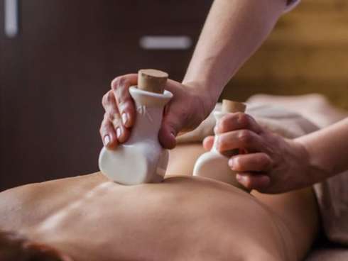 Image de la prestation LE MASSAGE AKWATERRA AUX POCHONS DE GRÈS CHAUDS en duo AVEC SPA